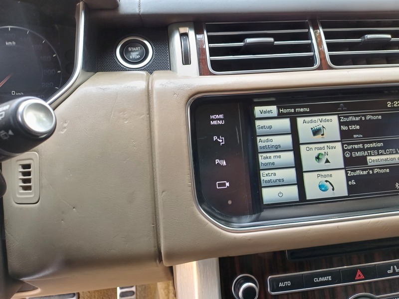 Used 2014 Range Rover Vogue for sale in Dubai